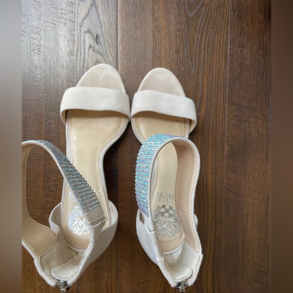 Vince Camuto Beige Suede Heels size 7.5 - Picture 4 of 5